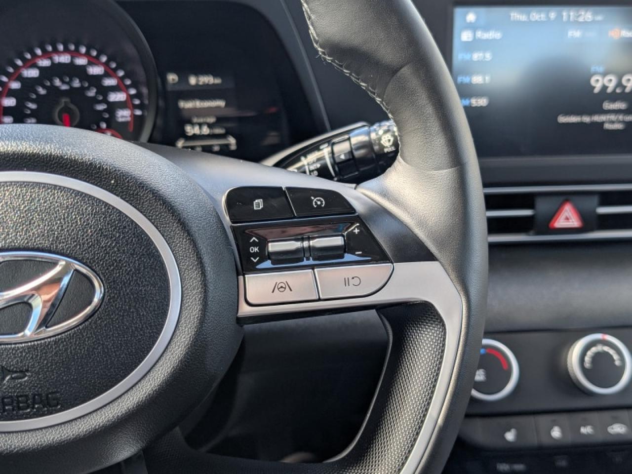 2021 Hyundai Elantra Preferred IVT  **VERY LOW KMS** Photo