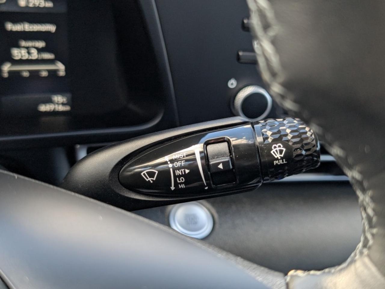 2021 Hyundai Elantra Preferred IVT  **VERY LOW KMS** Photo