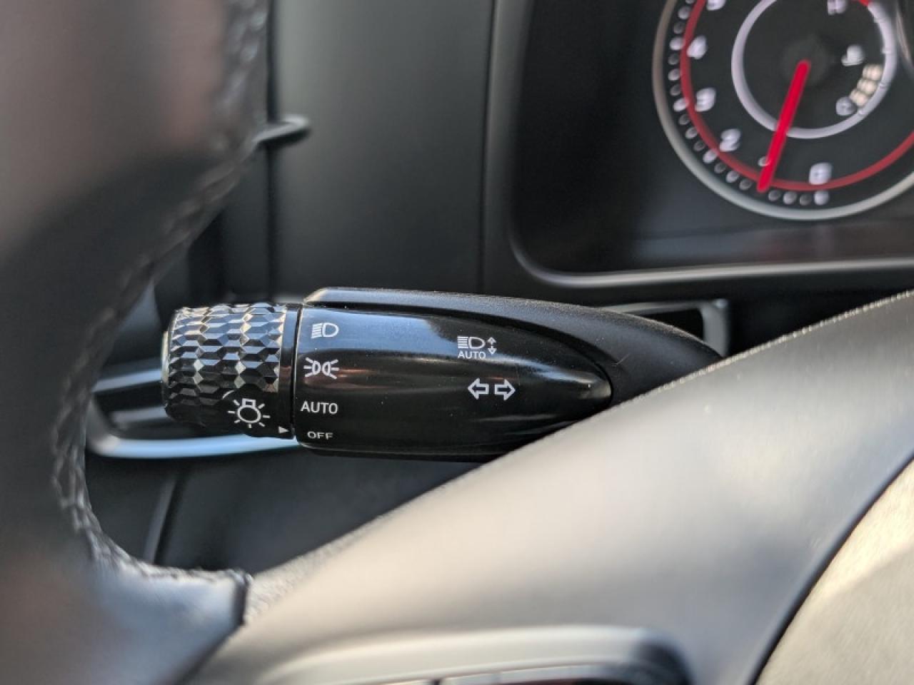 2021 Hyundai Elantra Preferred IVT  **VERY LOW KMS** Photo