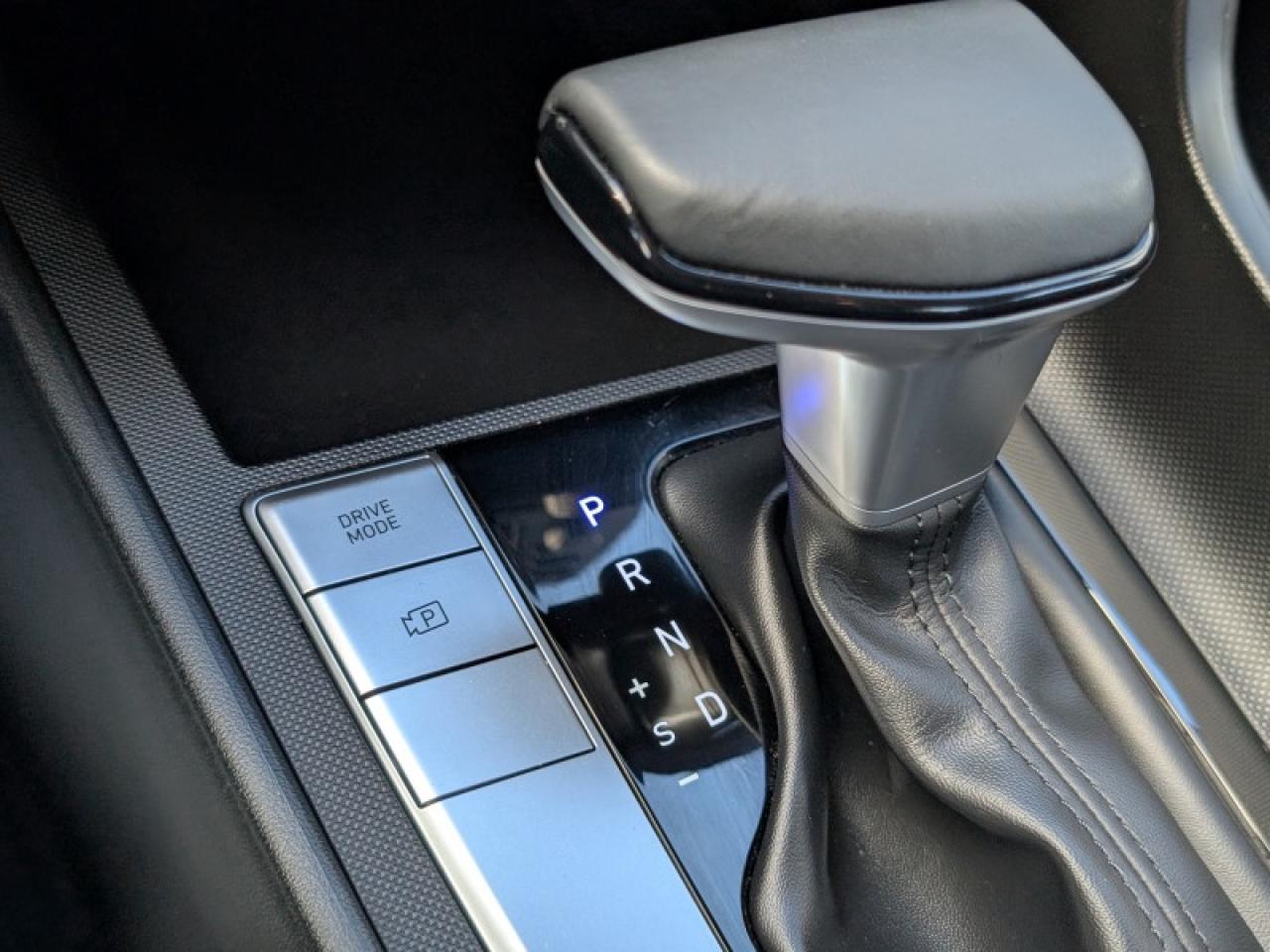 2021 Hyundai Elantra Preferred IVT  **VERY LOW KMS** Photo