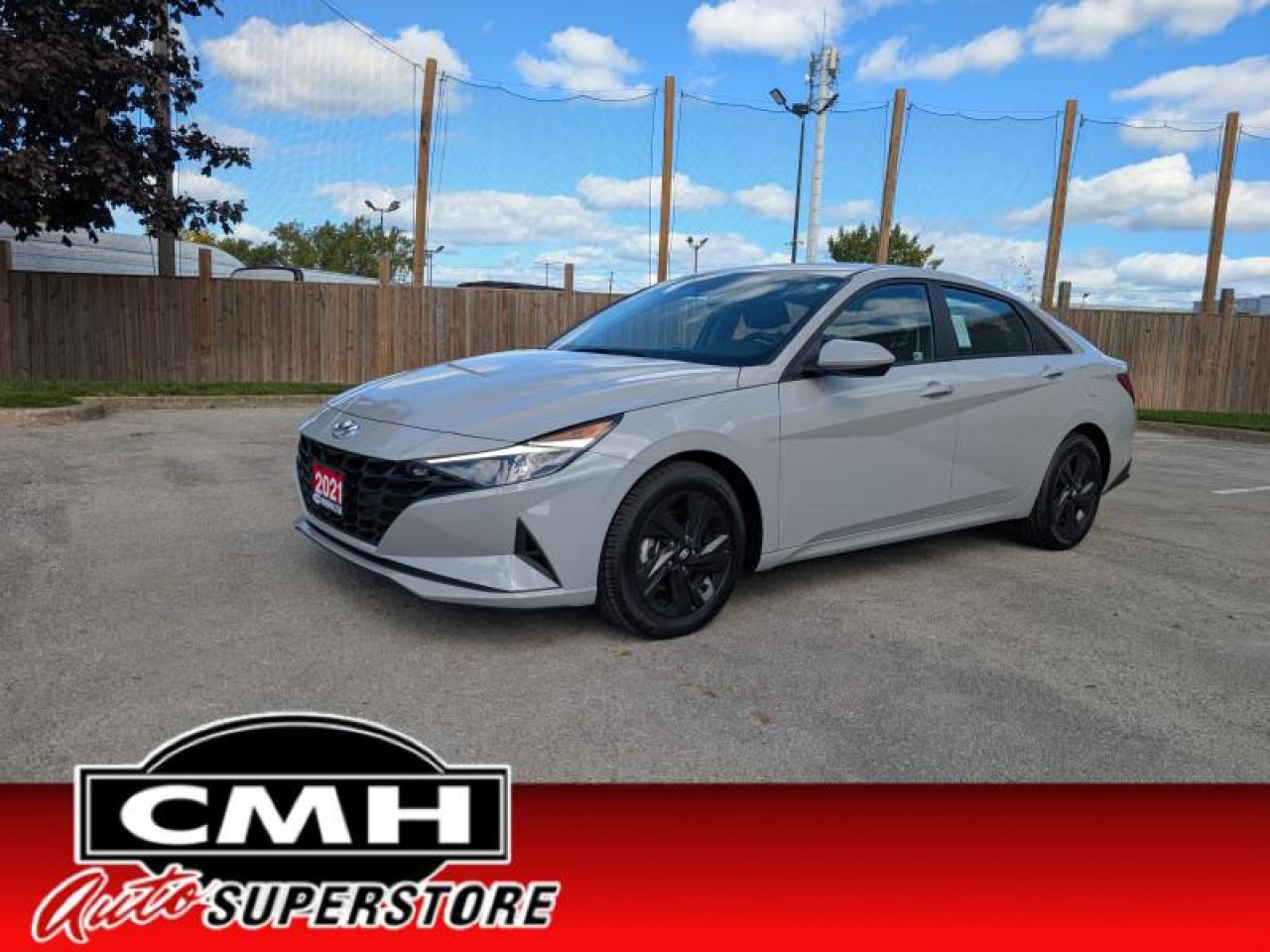 2021 Hyundai Elantra Preferred IVT  **VERY LOW KMS** Photo0