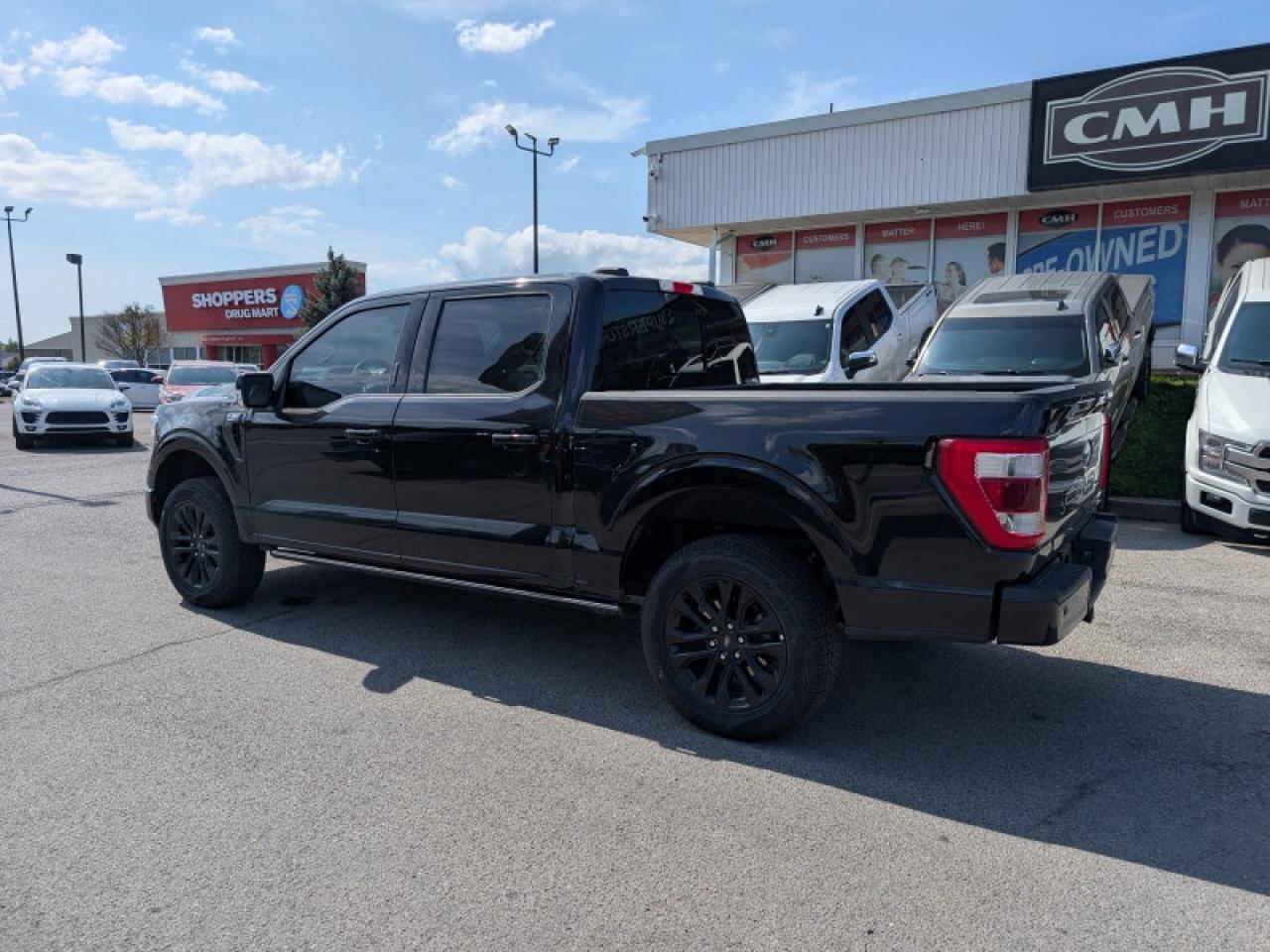 2022 Ford F-150 Lariat  **PANO ROOF - PWR RUNNERS** Photo2