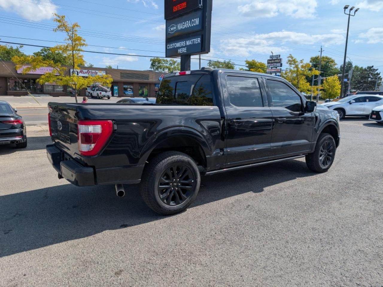2022 Ford F-150 Lariat  **PANO ROOF - PWR RUNNERS** Photo4