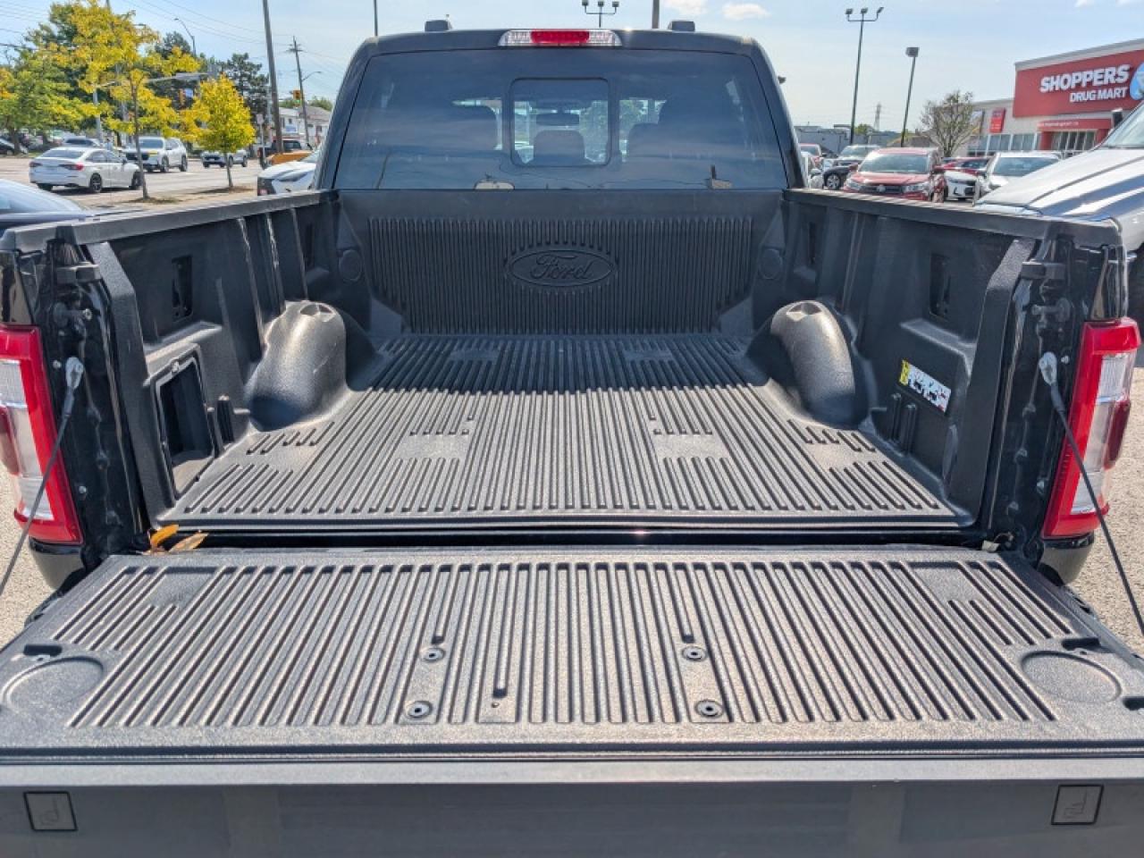 2022 Ford F-150 Lariat  **PANO ROOF - PWR RUNNERS** Photo