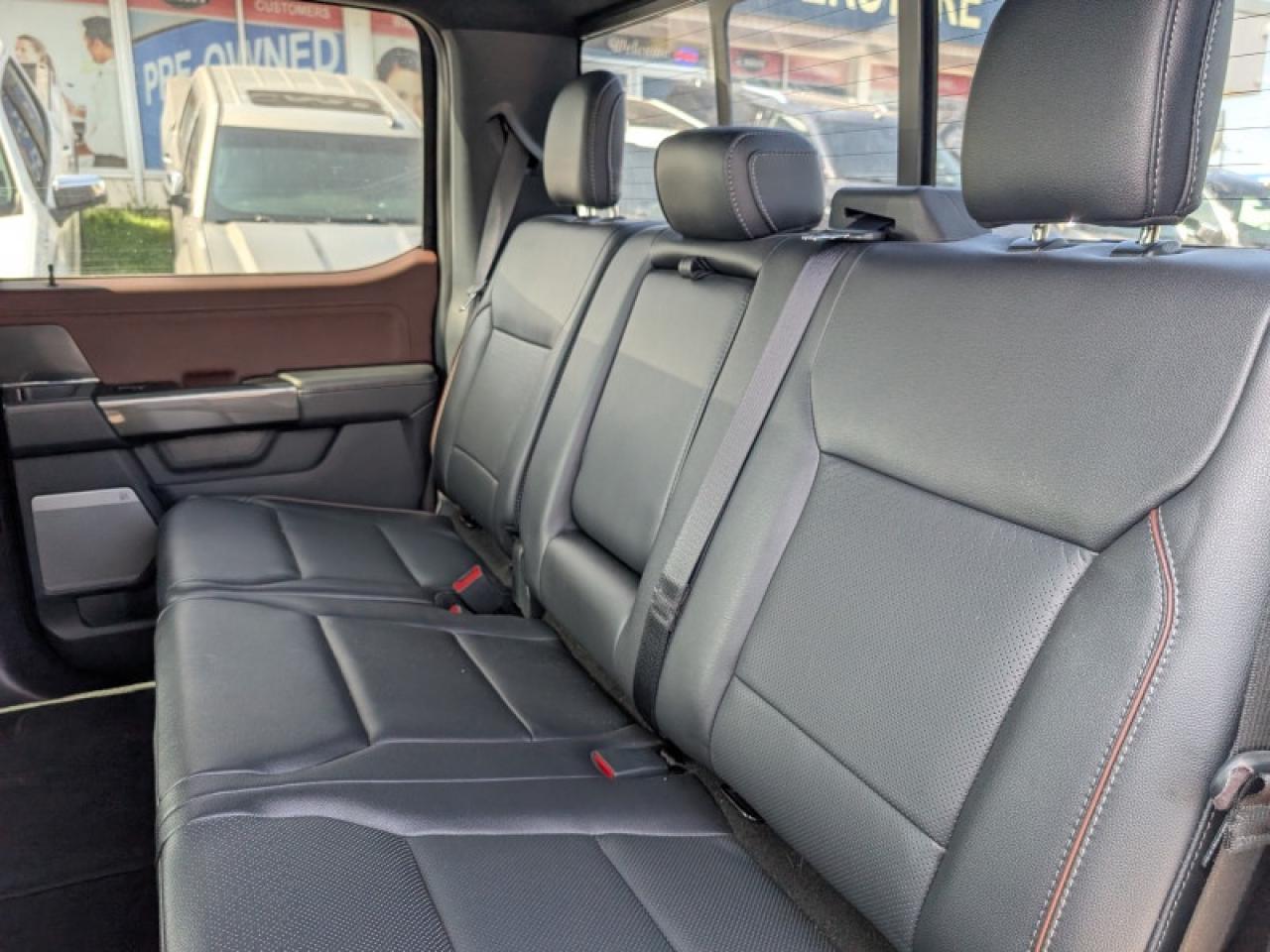 2022 Ford F-150 Lariat  **PANO ROOF - PWR RUNNERS** Photo