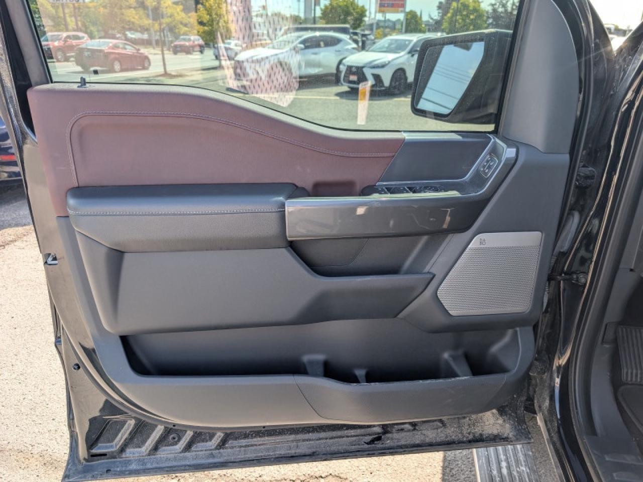 2022 Ford F-150 Lariat  **PANO ROOF - PWR RUNNERS** Photo