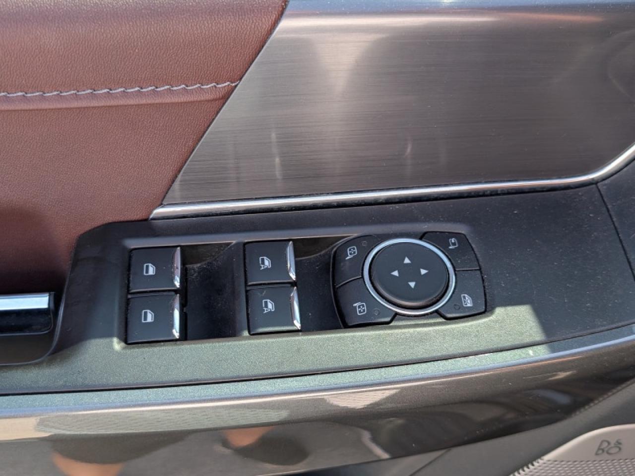 2022 Ford F-150 Lariat  **PANO ROOF - PWR RUNNERS** Photo
