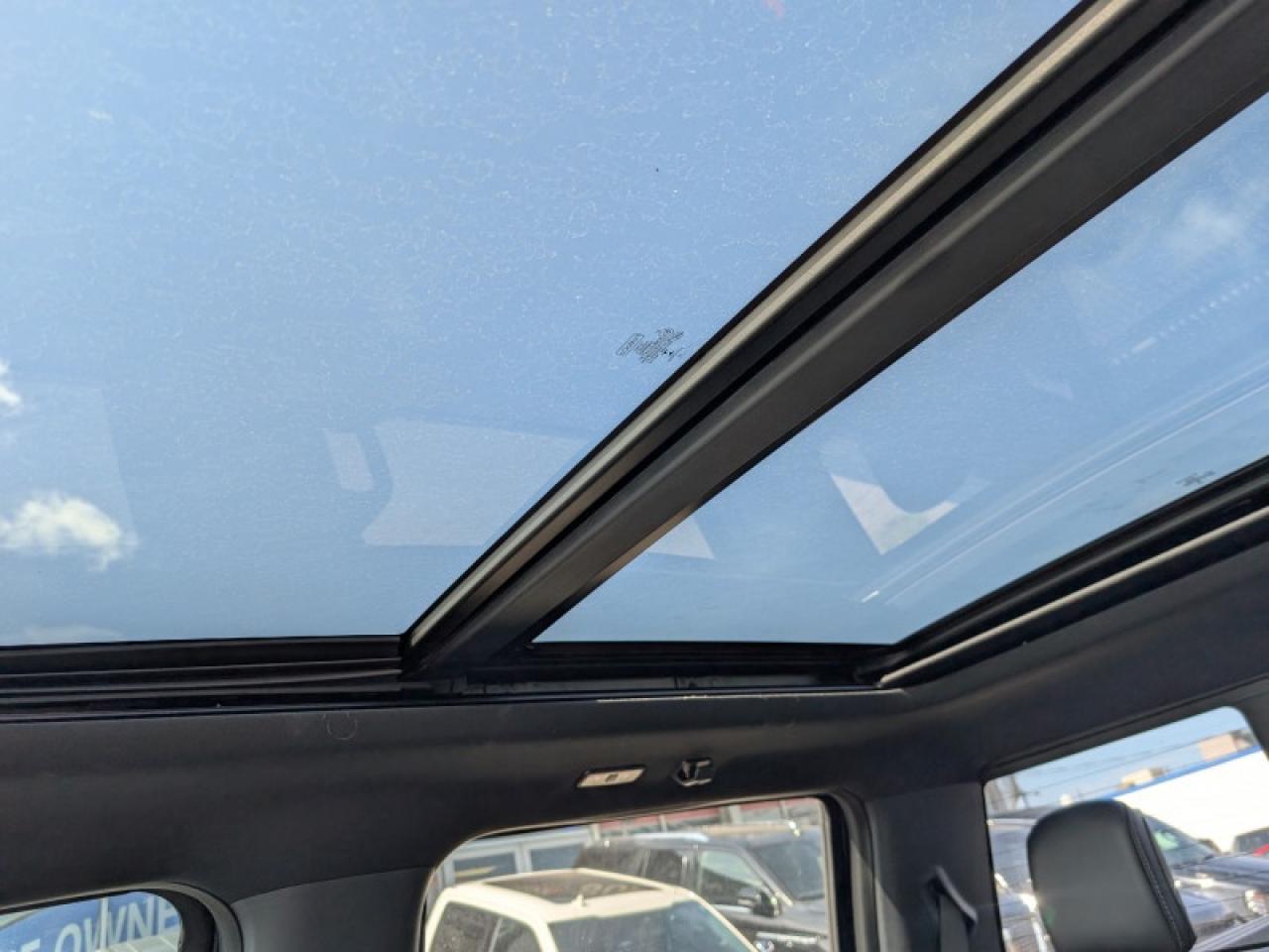 2022 Ford F-150 Lariat  **PANO ROOF - PWR RUNNERS** Photo