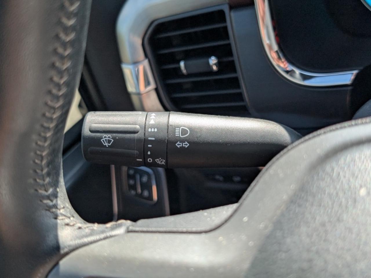2022 Ford F-150 Lariat  **PANO ROOF - PWR RUNNERS** Photo
