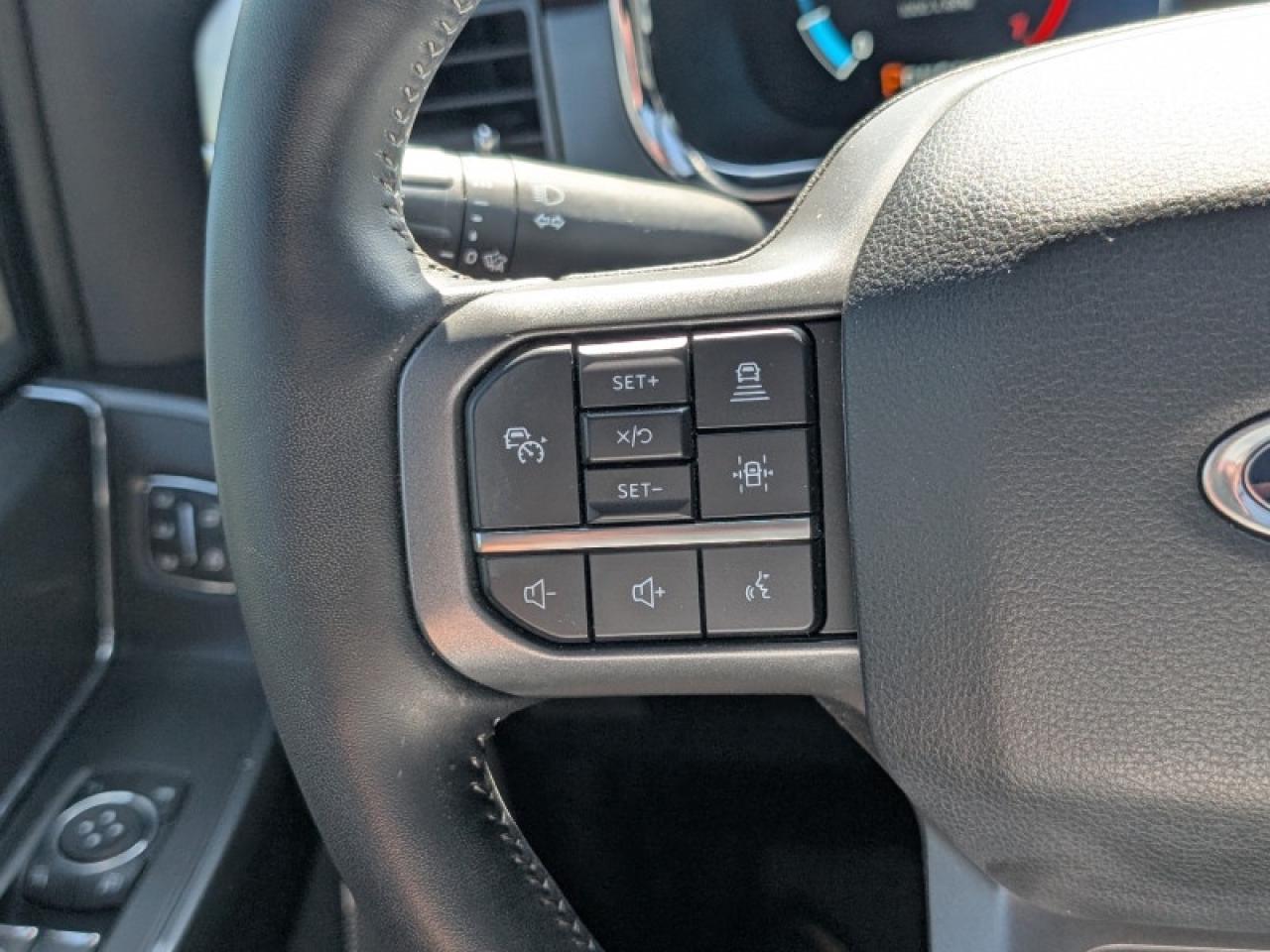 2022 Ford F-150 Lariat  **PANO ROOF - PWR RUNNERS** Photo