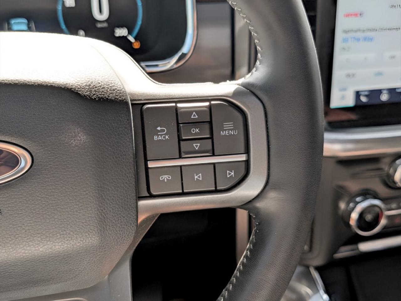 2022 Ford F-150 Lariat  **PANO ROOF - PWR RUNNERS** Photo