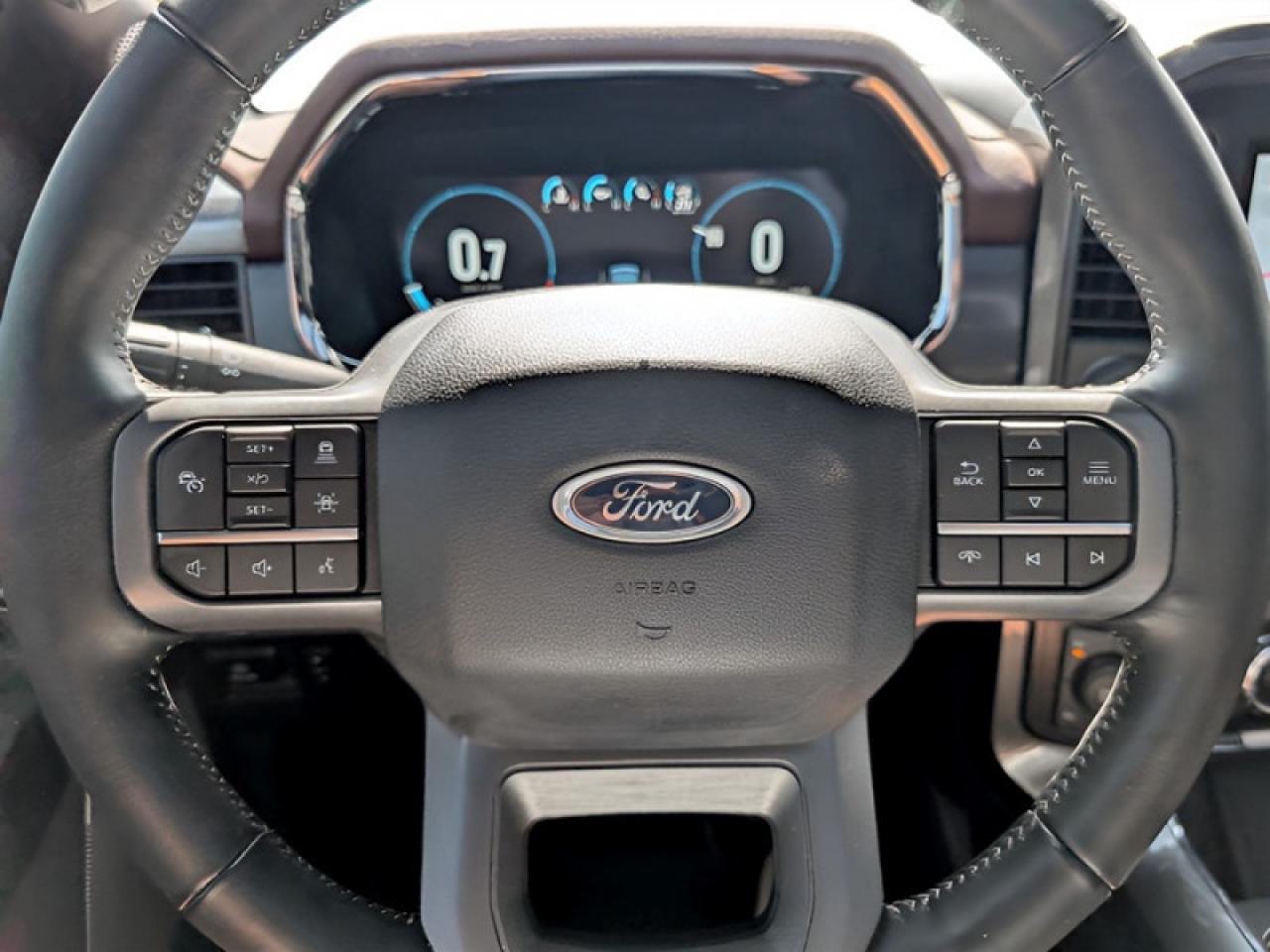 2022 Ford F-150 Lariat  **PANO ROOF - PWR RUNNERS** Photo