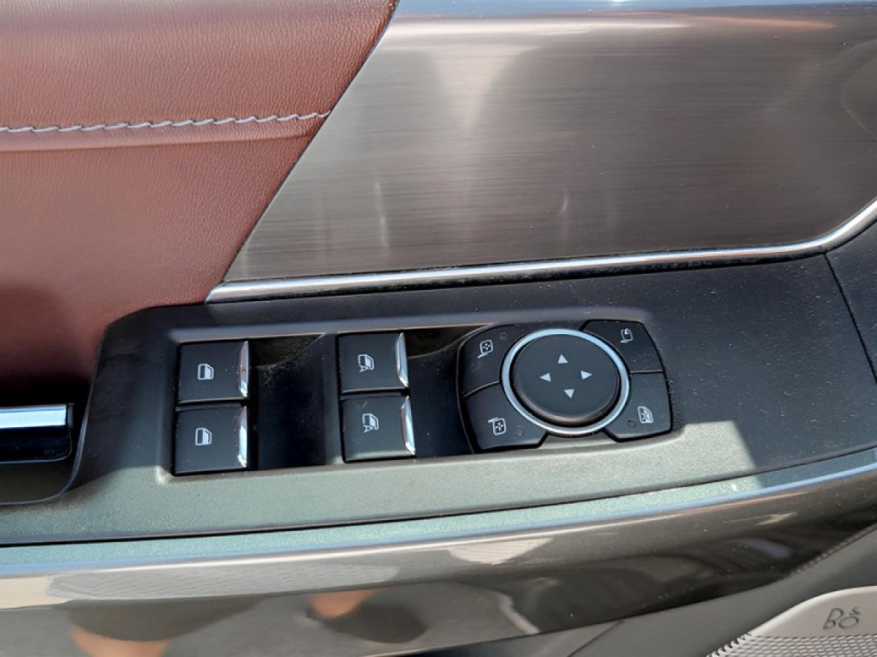 2022 Ford F-150 Lariat  **PANO ROOF - PWR RUNNERS** Photo