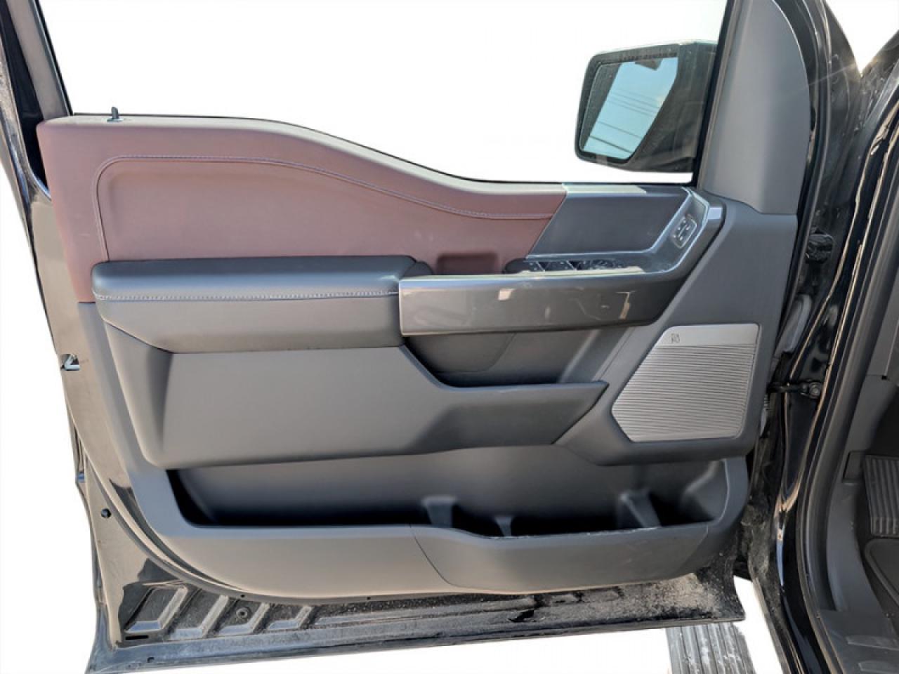 2022 Ford F-150 Lariat  **PANO ROOF - PWR RUNNERS** Photo