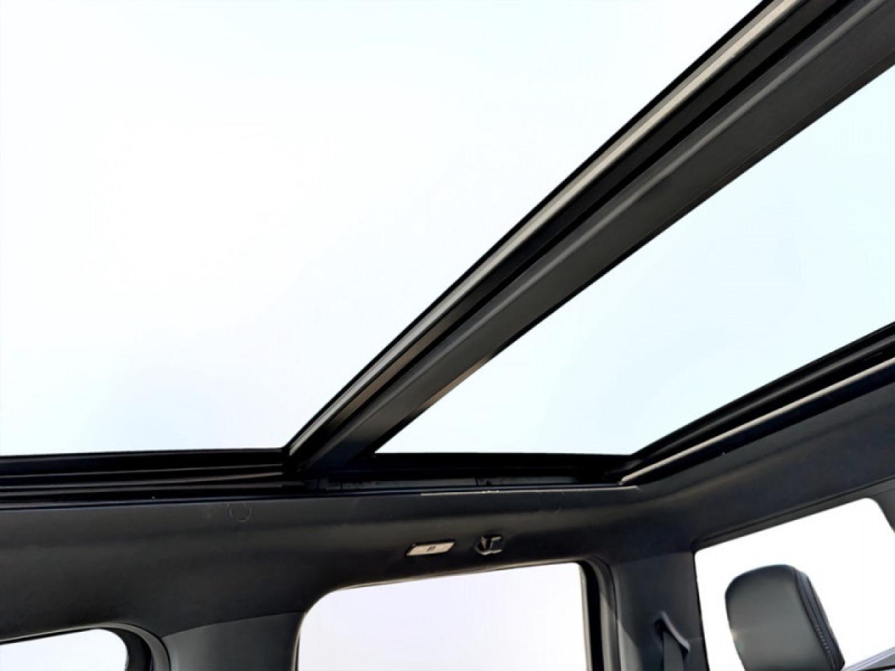 2022 Ford F-150 Lariat  **PANO ROOF - PWR RUNNERS** Photo