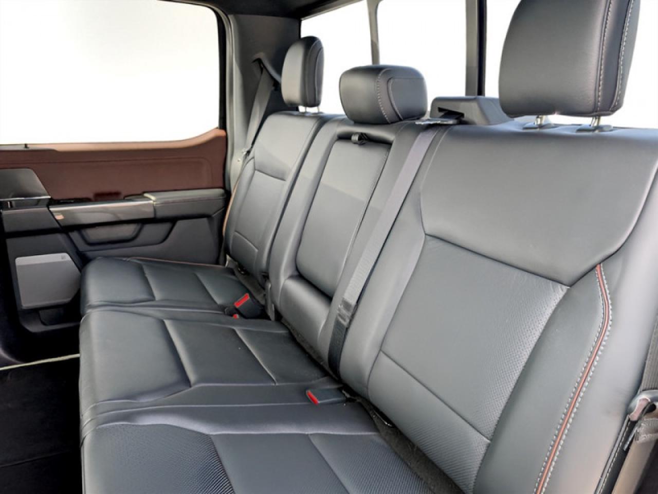 2022 Ford F-150 Lariat  **PANO ROOF - PWR RUNNERS** Photo