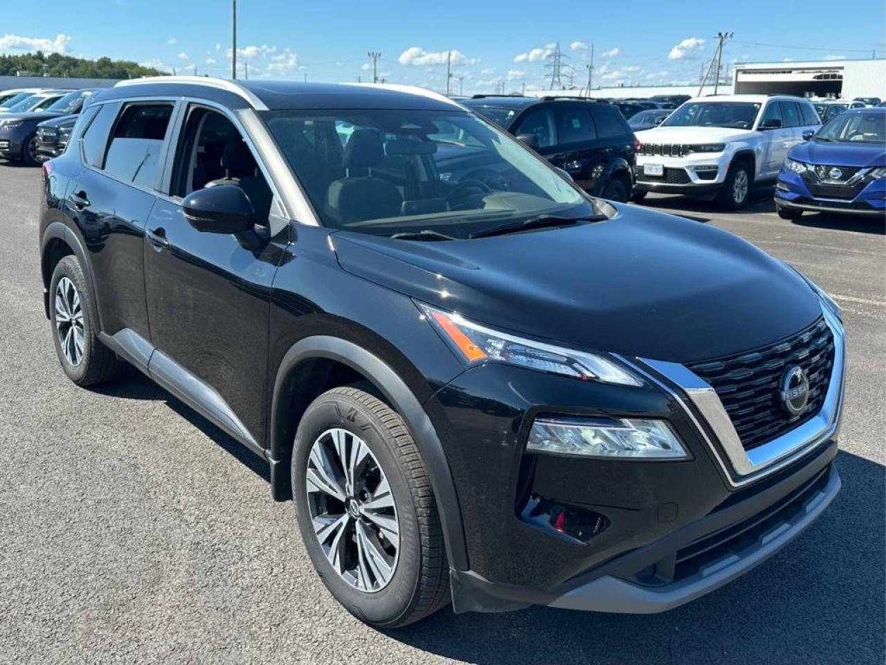 2023 Nissan Rogue SV Photo8