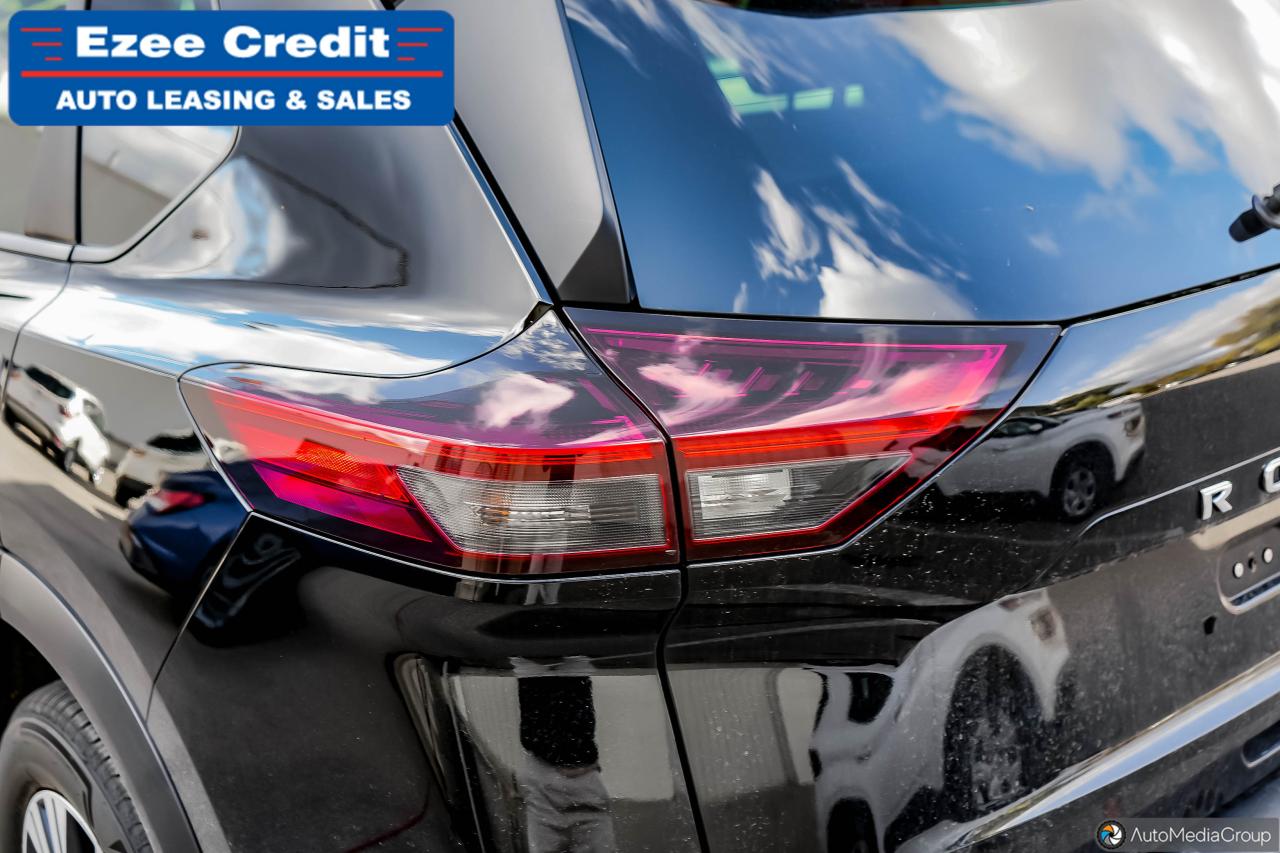 2023 Nissan Rogue SV Photo