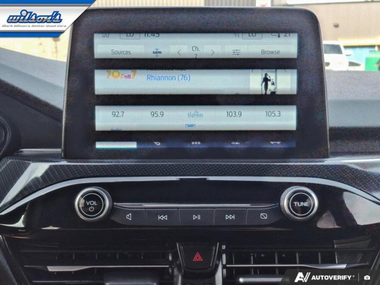 2024 Ford Escape ST-Line Hybrid AWD | Heated Seats + Steering | Remote Start | Split Leather | and More ! Photo