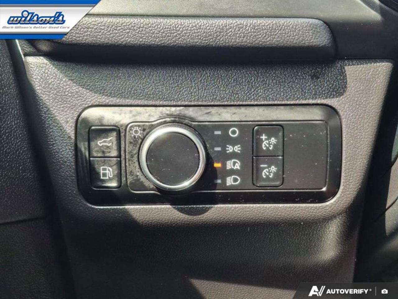 2024 Ford Escape ST-Line Hybrid AWD | Heated Seats + Steering | Remote Start | Split Leather | and More ! Photo