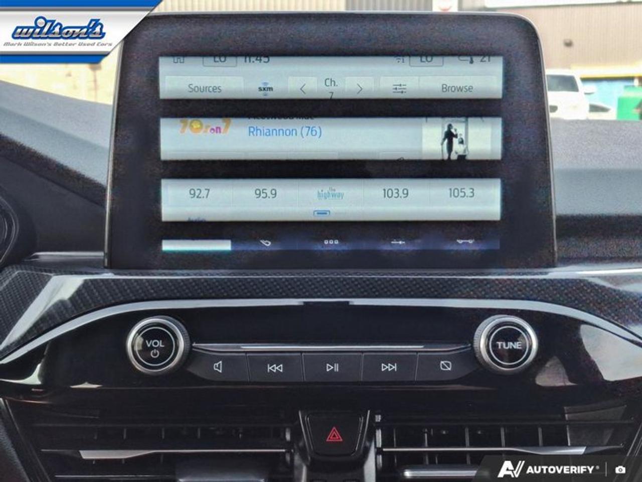 2024 Ford Escape ST-Line Hybrid AWD | Heated Seats + Steering | Remote Start | Split Leather | and More ! Photo