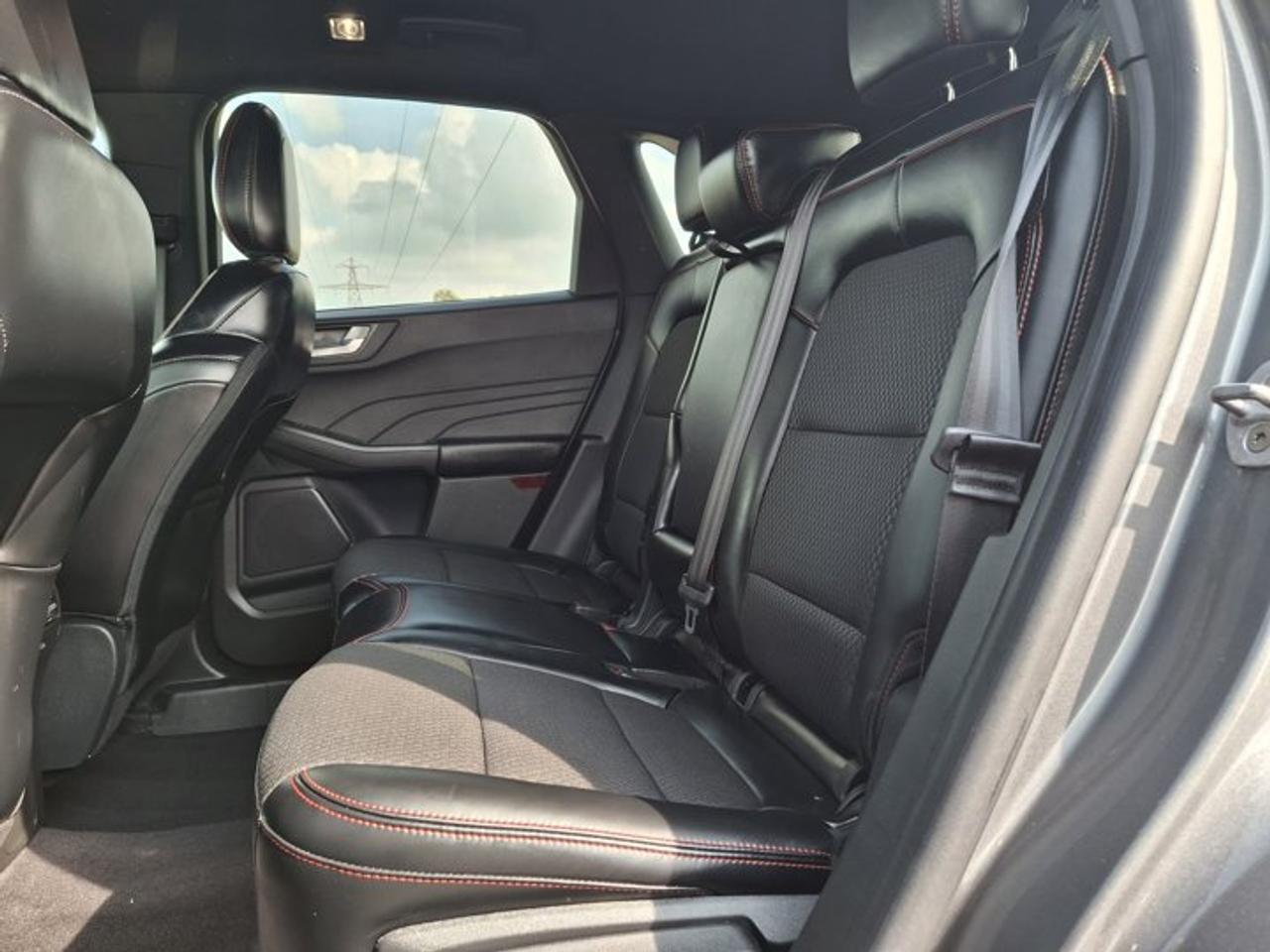 2024 Ford Escape ST-Line Hybrid AWD | Heated Seats + Steering | Remote Start | Split Leather | and More ! Photo