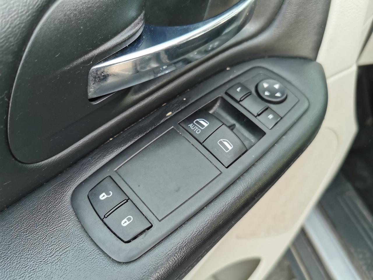 2020 Dodge Grand Caravan SE - Photo #10