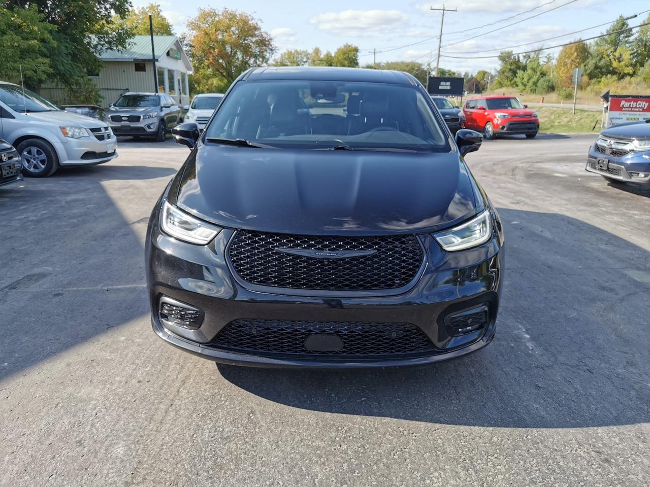 2022 Chrysler Pacifica Hybrid Limited Photo
