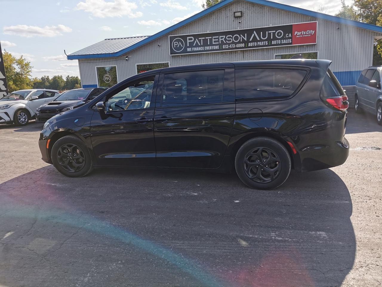 2022 Chrysler Pacifica Hybrid Limited Photo