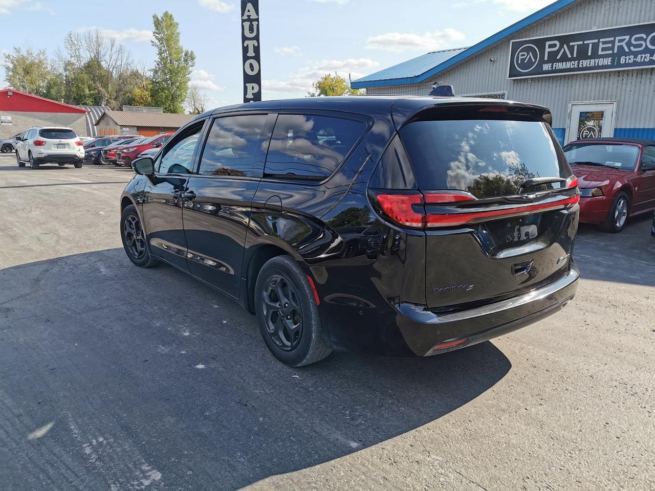 2022 Chrysler Pacifica Hybrid Limited Photo