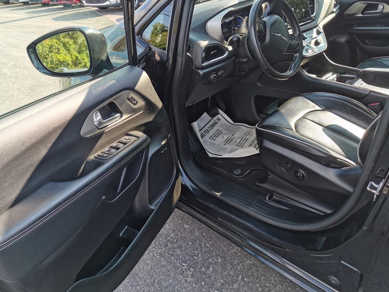 2022 Chrysler Pacifica Hybrid Limited Photo