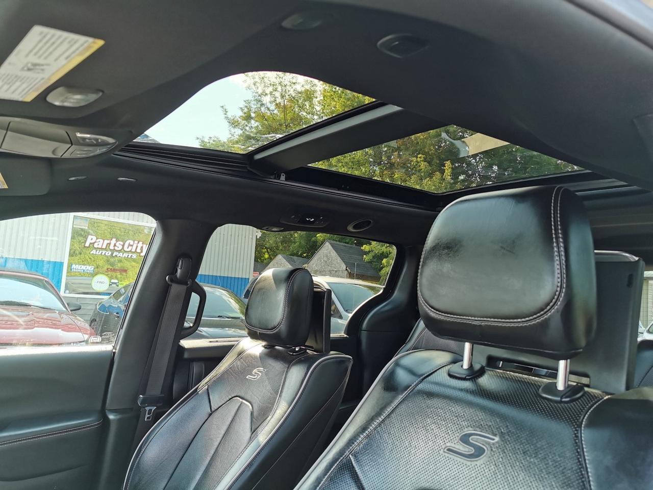 2022 Chrysler Pacifica Hybrid Limited Photo