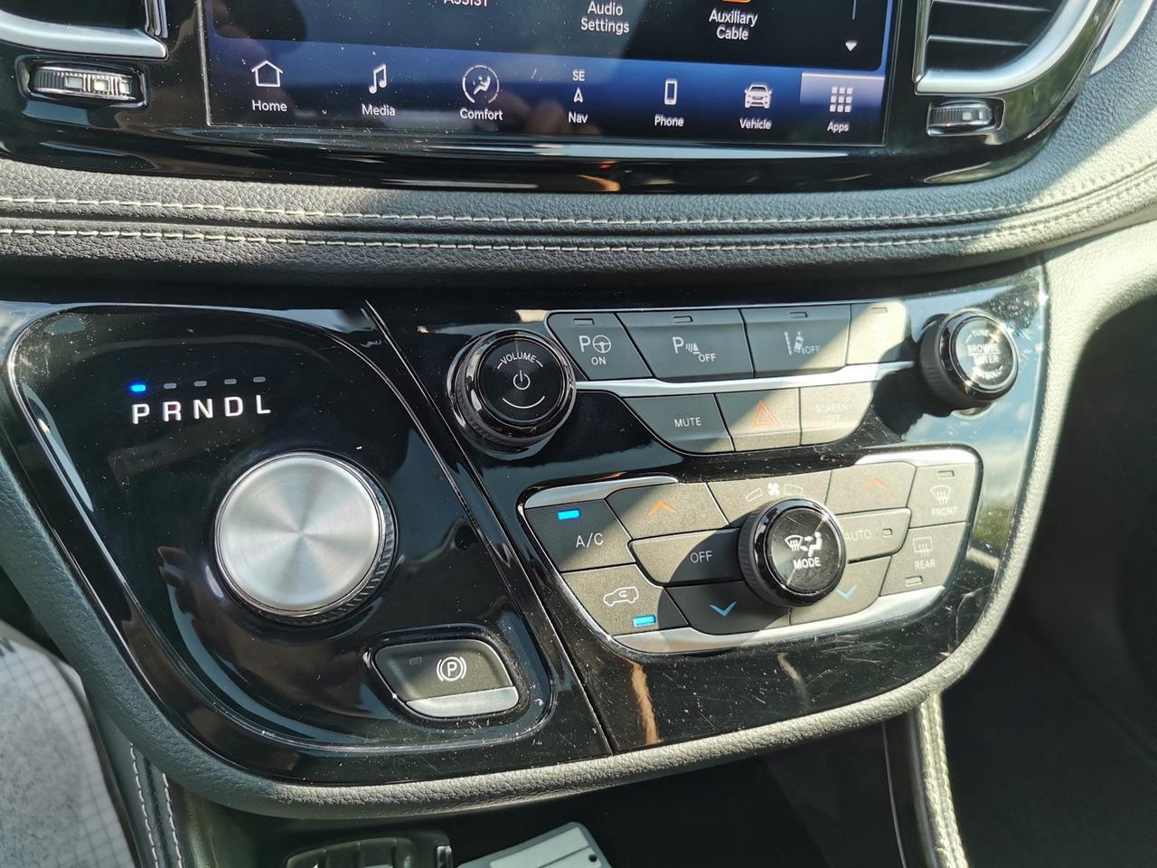 2022 Chrysler Pacifica Hybrid Limited Photo