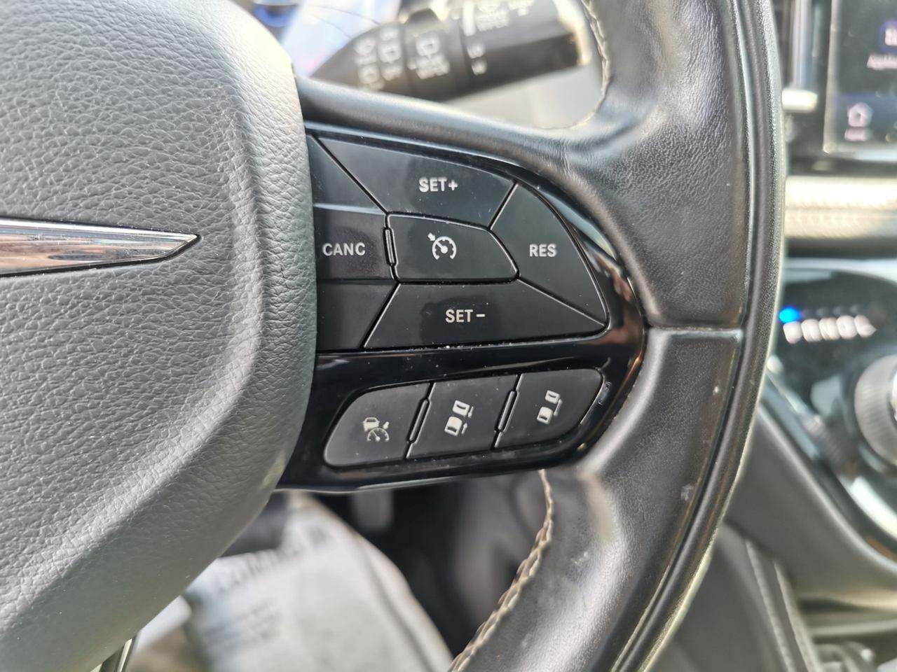 2022 Chrysler Pacifica Hybrid Limited Photo