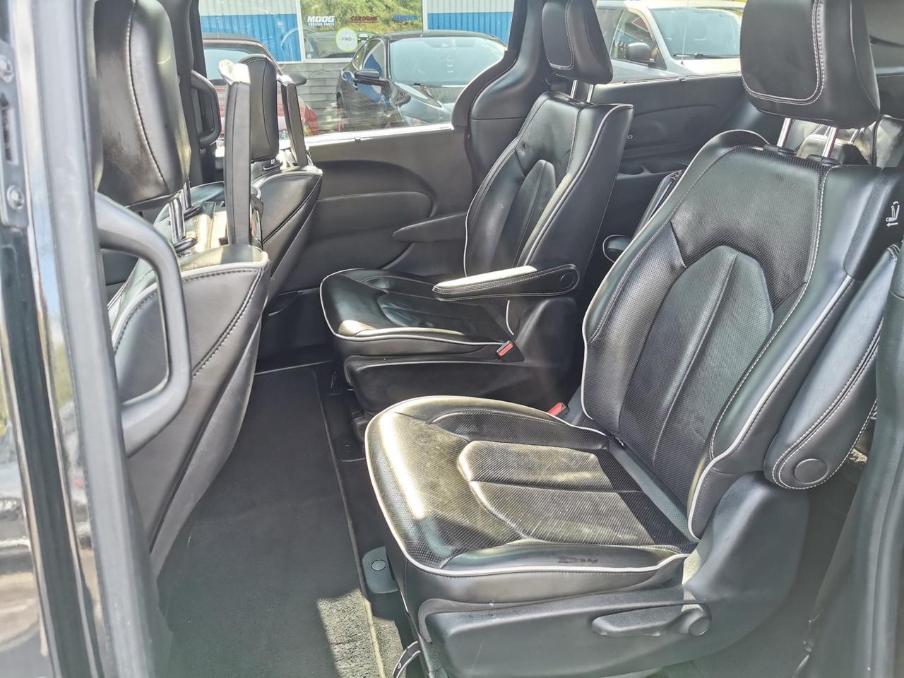 2022 Chrysler Pacifica Hybrid Limited Photo