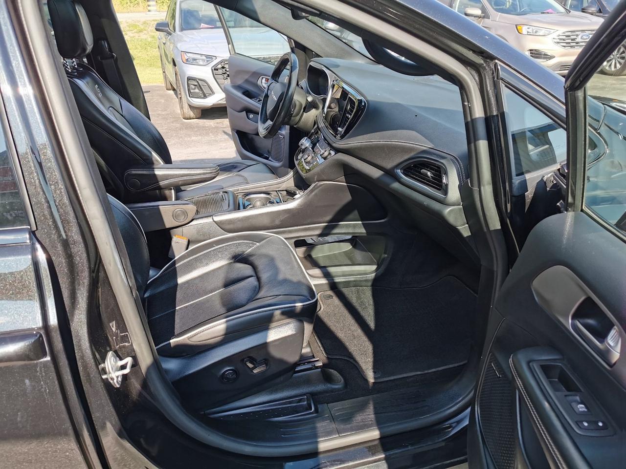 2022 Chrysler Pacifica Hybrid Limited Photo