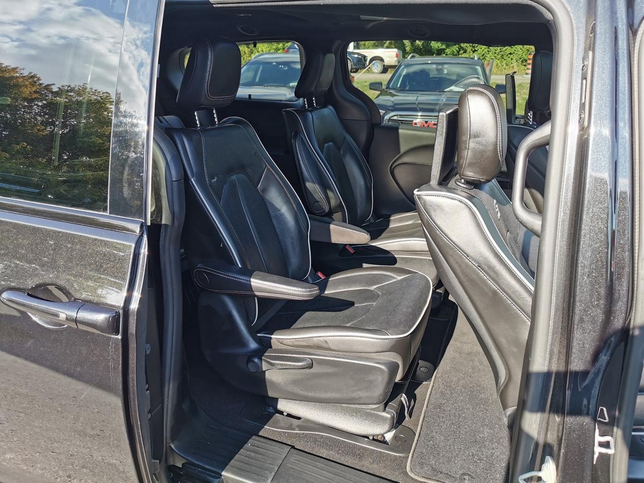 2022 Chrysler Pacifica Hybrid Limited Photo