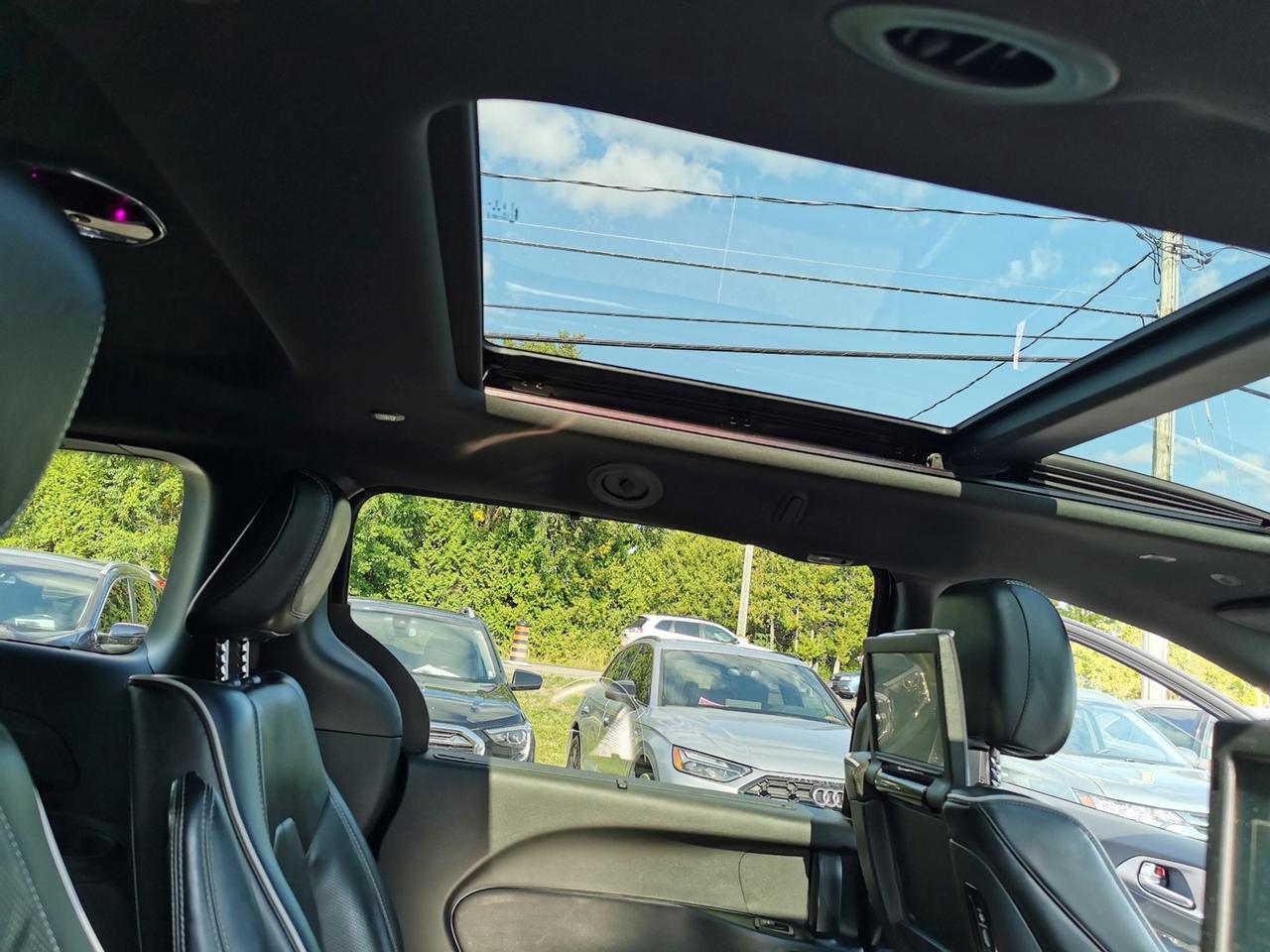 2022 Chrysler Pacifica Hybrid Limited Photo