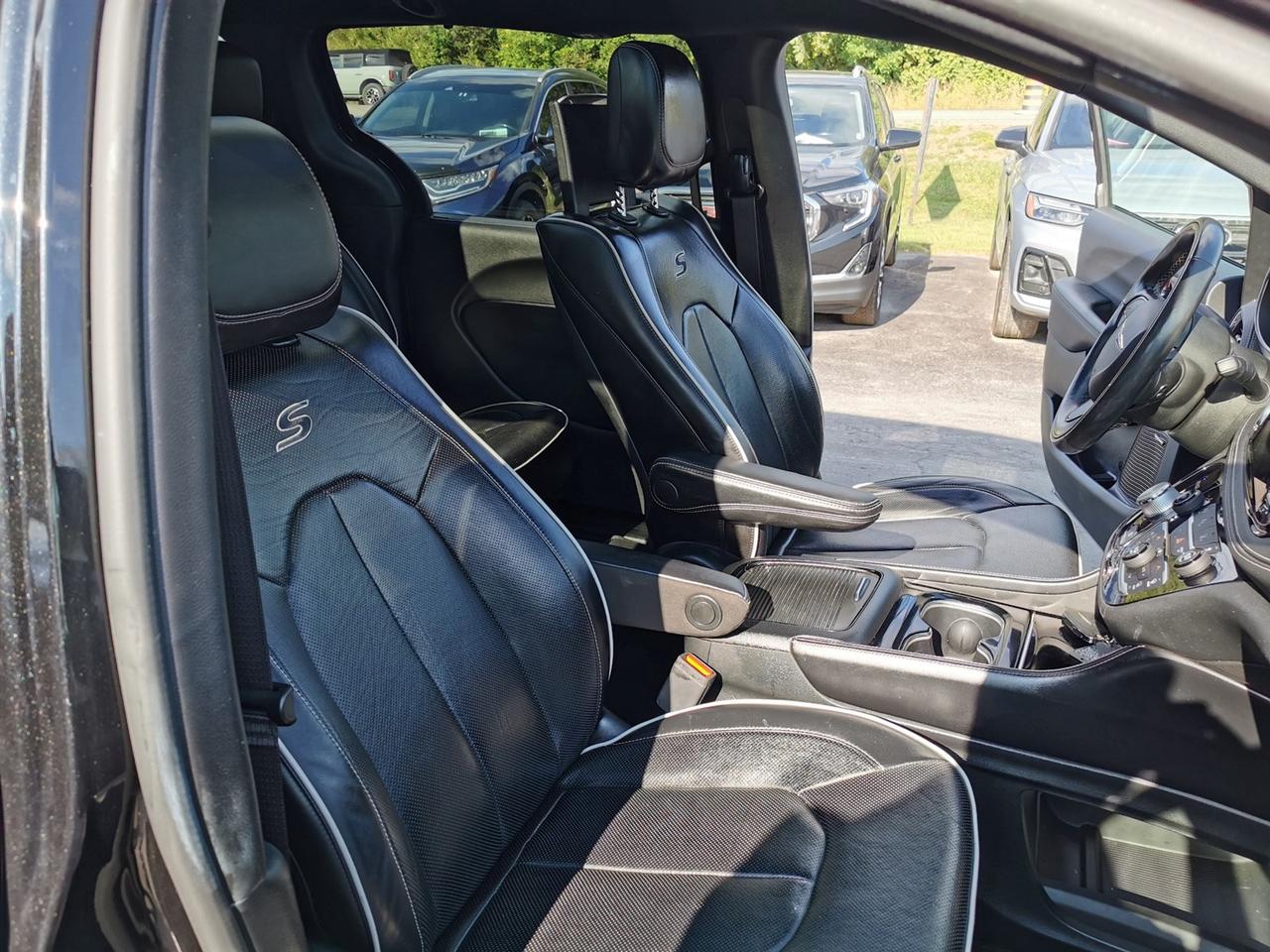 2022 Chrysler Pacifica Hybrid Limited Photo