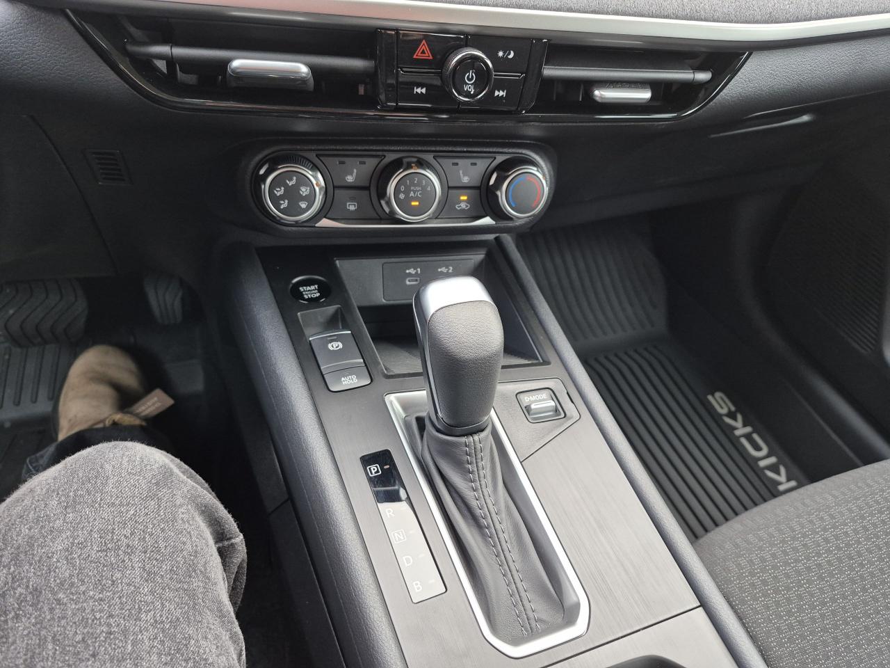 2026 Nissan Kicks S Photo10