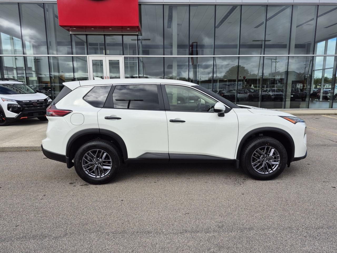 2026 Nissan Rogue S Photo5