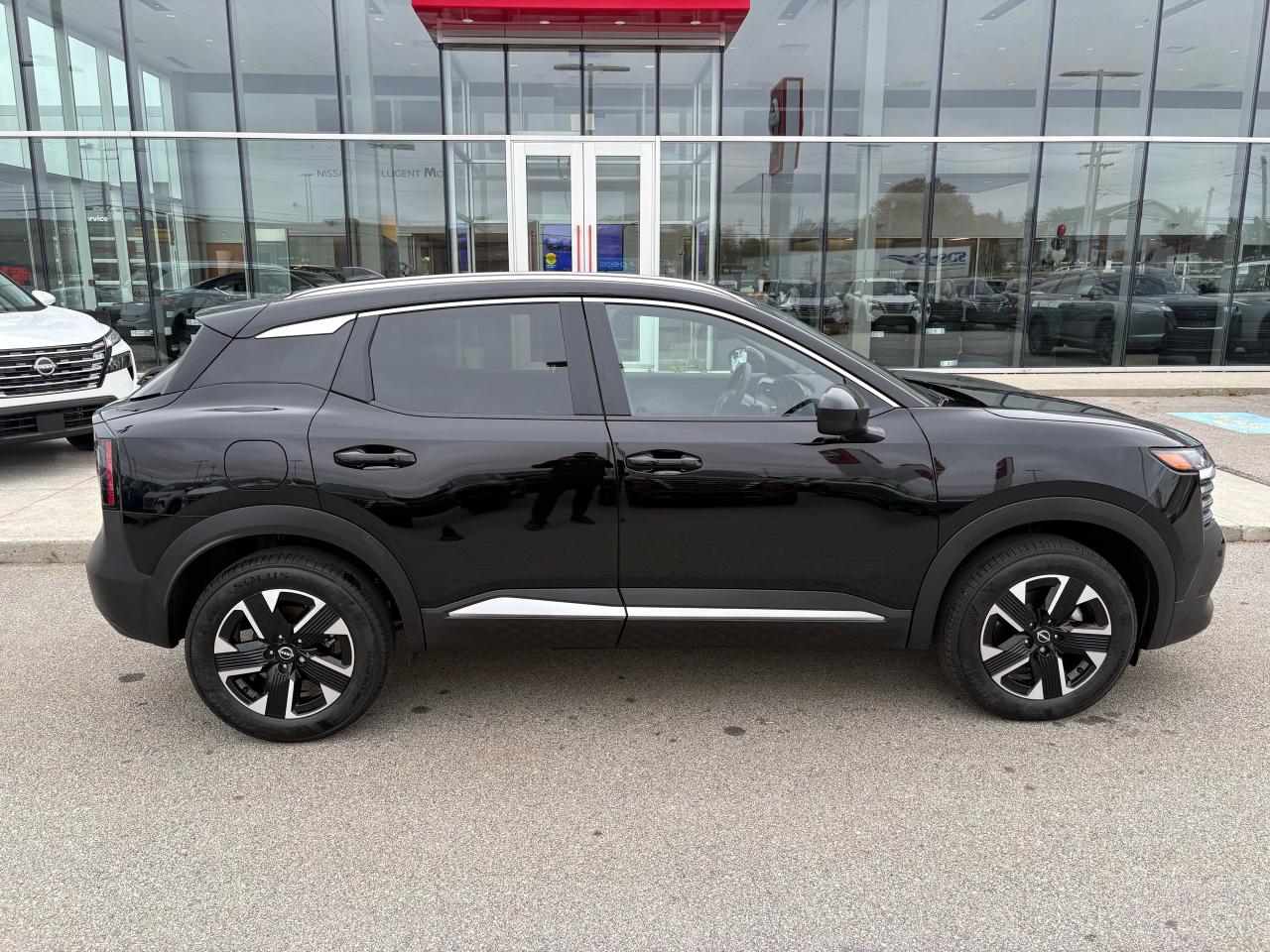 2026 Nissan Kicks SV PREMIUM Photo3