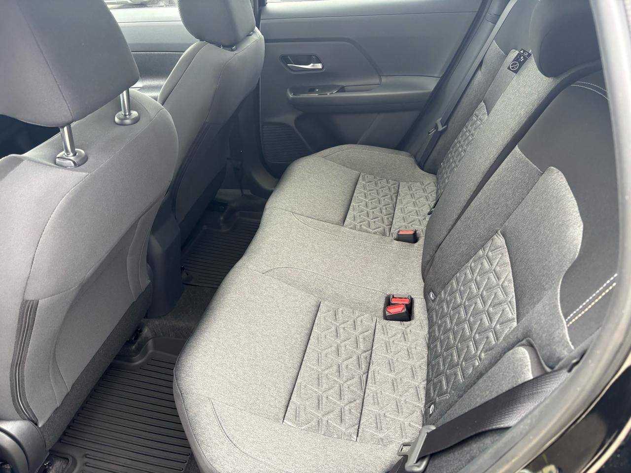 2026 Nissan Kicks SV PREMIUM Photo6