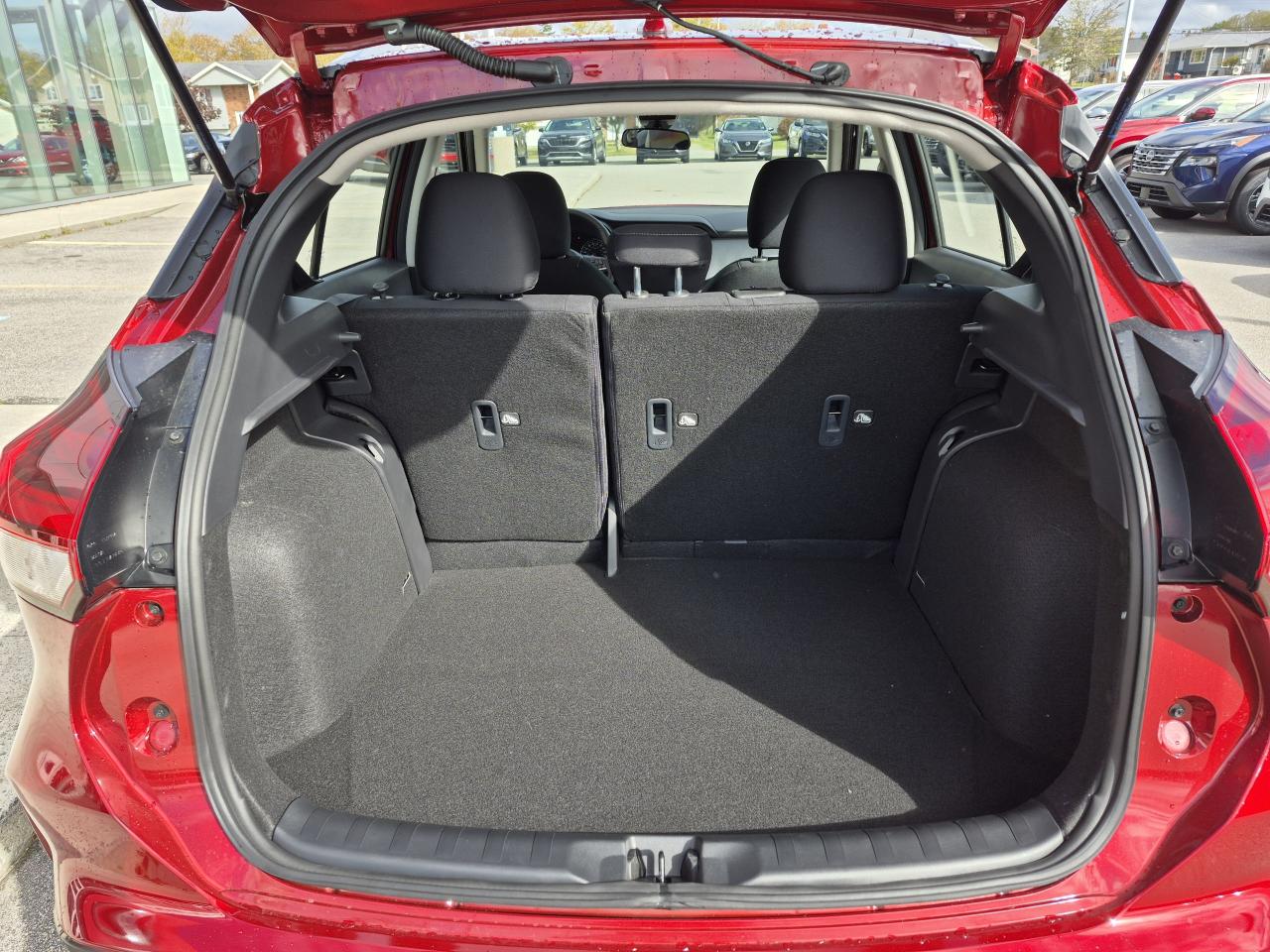 2025 Nissan Kicks Play SV FWD Photo13