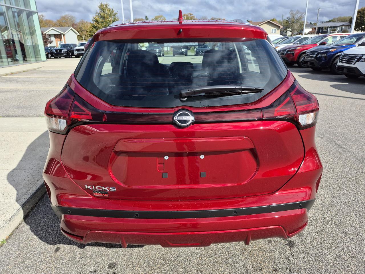 2025 Nissan Kicks Play SV FWD Photo4