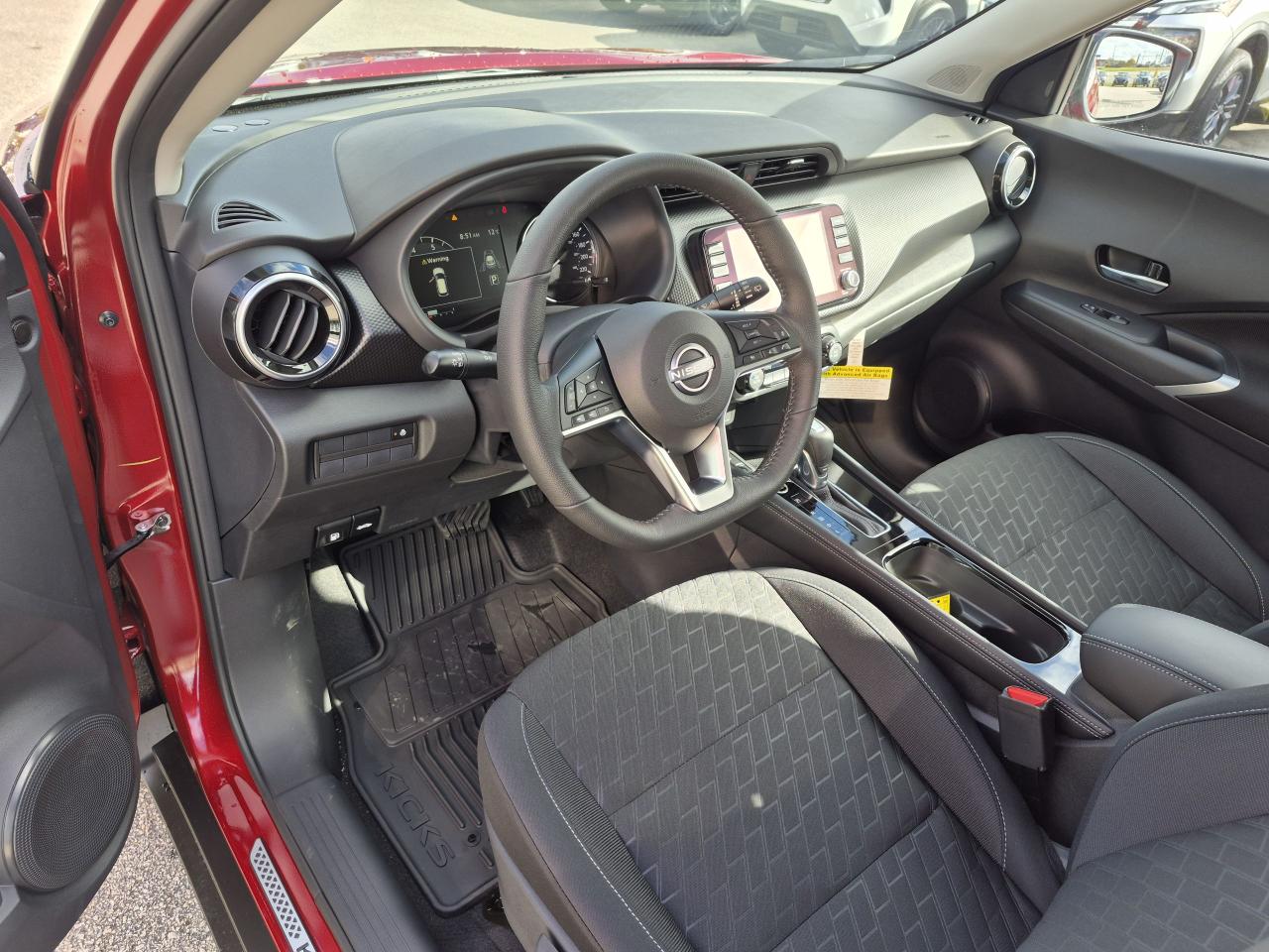 2025 Nissan Kicks Play SV FWD Photo6