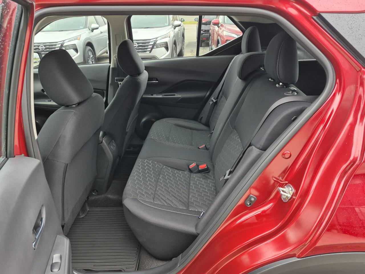 2025 Nissan Kicks Play SV FWD Photo26