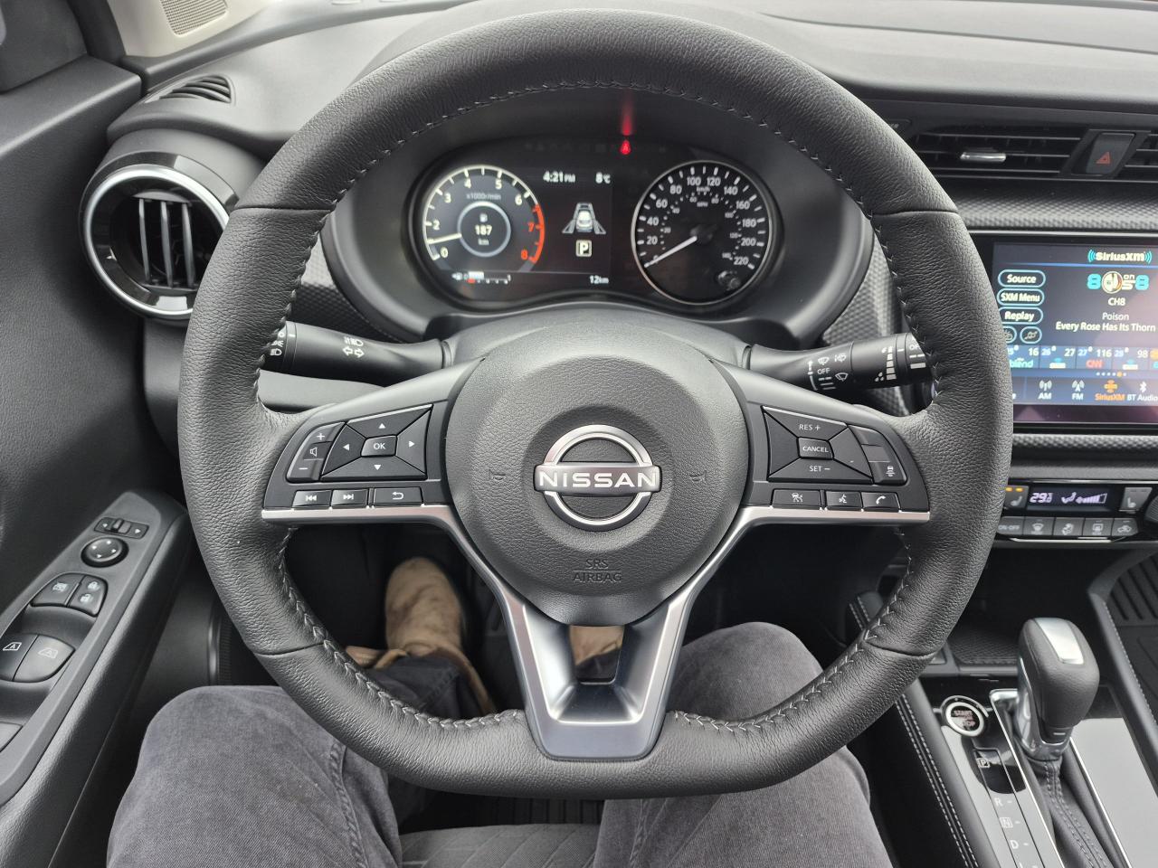 2025 Nissan Kicks Play SV FWD Photo7