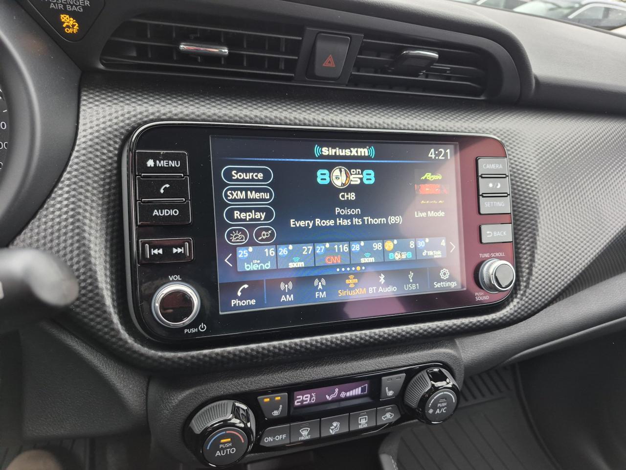 2025 Nissan Kicks Play SV FWD Photo9