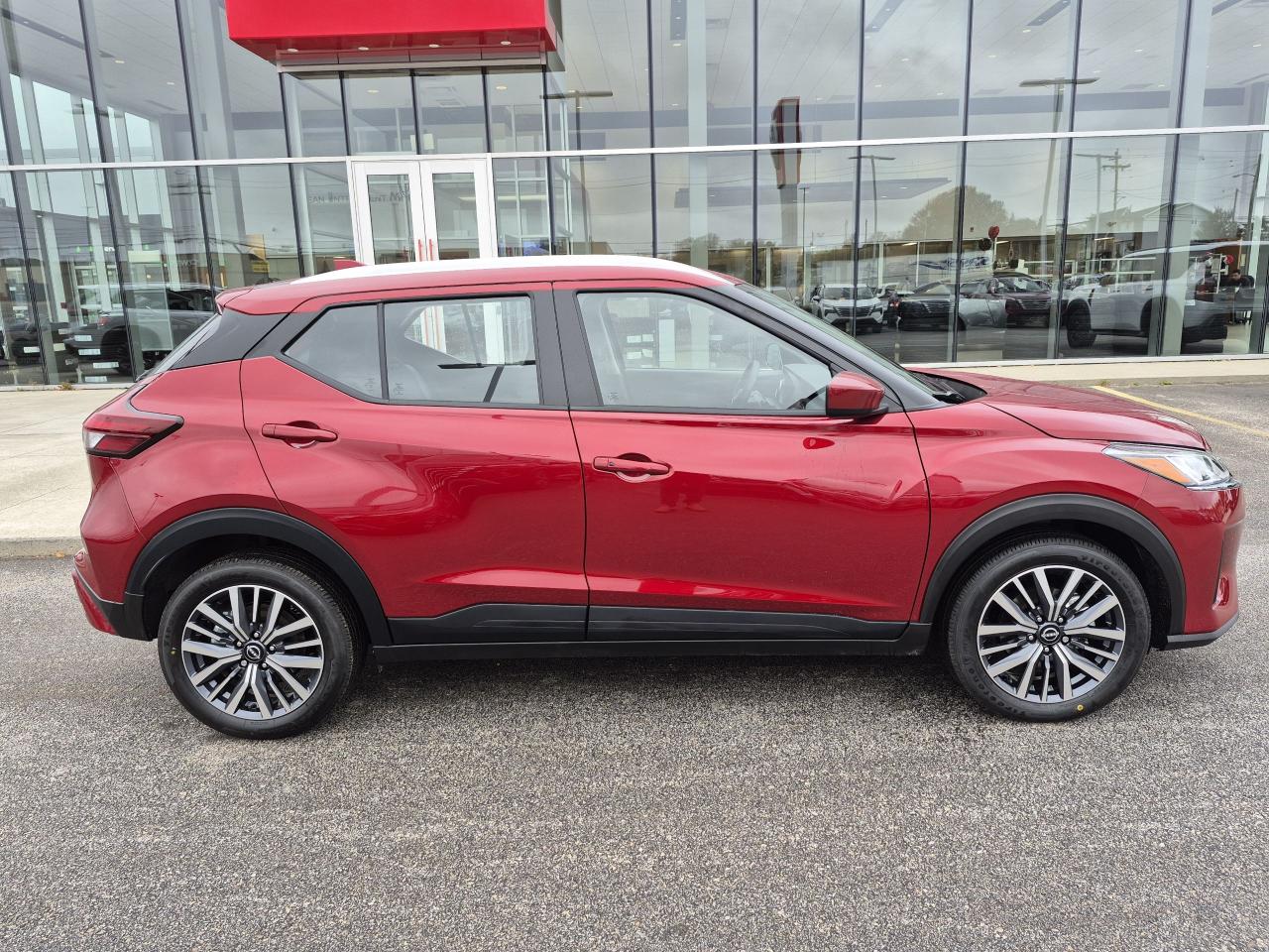 2025 Nissan Kicks Play SV FWD Photo5